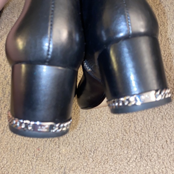 MICHAEL KORS SABRINA MK LOGO
CHAIN HEEL - Picture 6 of 6